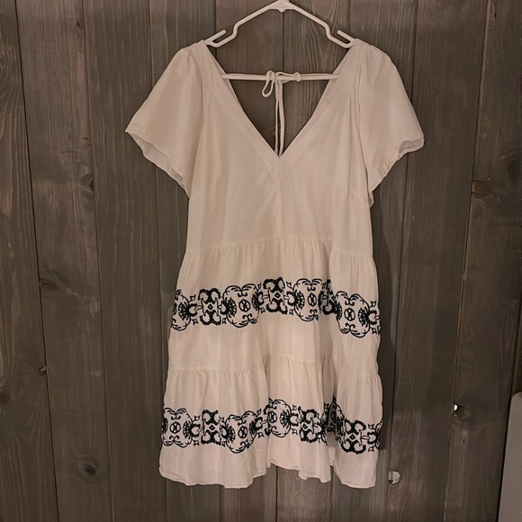 Old Navy Embroidered Flutter-Sleeve Mini Swing Dress - Size XL - Picture 3 of 4